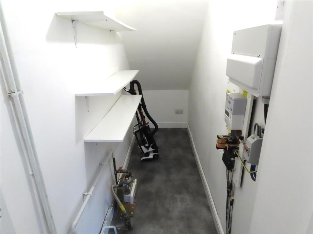 WALK IN STORAGE CUPBOARD