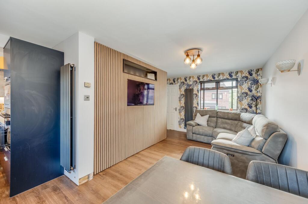 KITCHEN AND LOUNGE/DINER