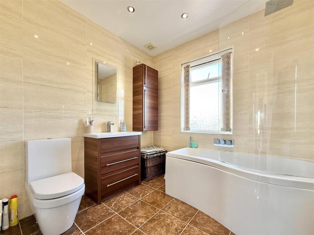 Family Bathroom.jpeg