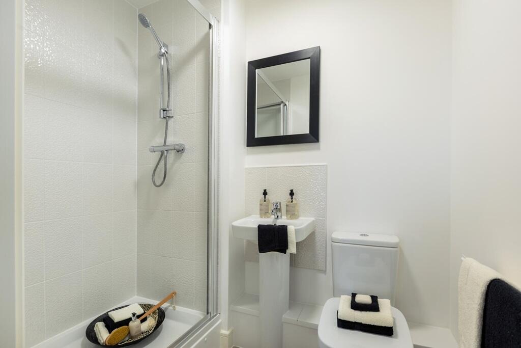 En-suite bathroom with double shower