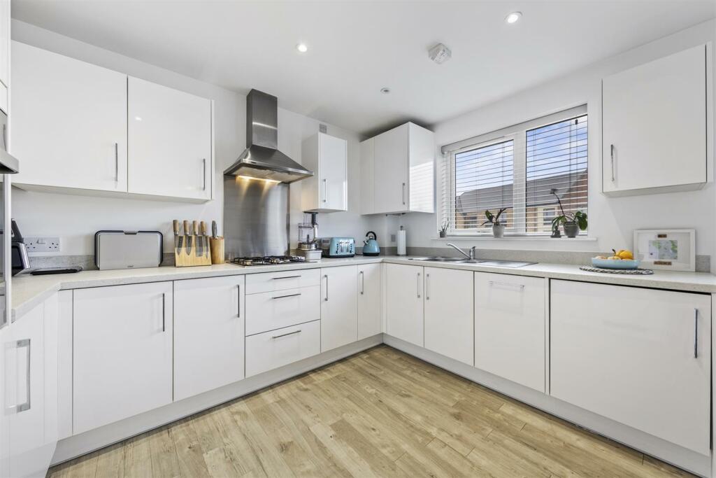 Flat14,327BarrosaWayWeb08.jpg