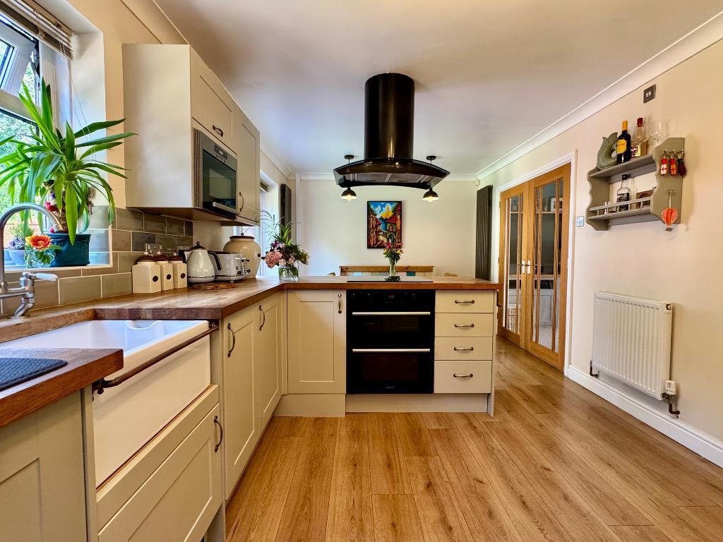 Large 18 ft kitchen / breakfast room