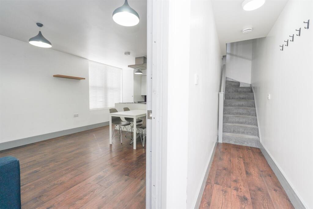 120 Shrubland Street-16.jpg