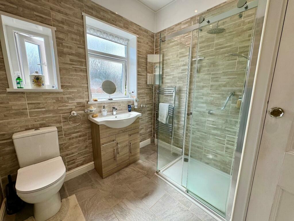 SHOWER ROOM/W.C.
