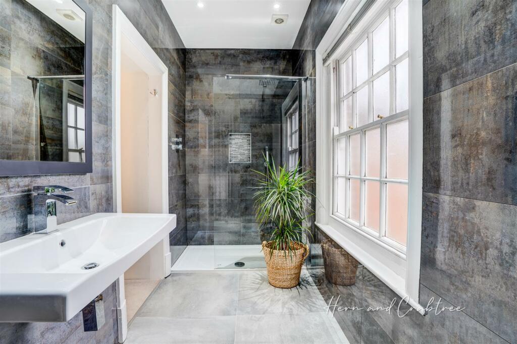 Queen Anne Square, Cardiff, HernCrabtree (42).jpg