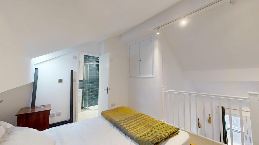 Bedroom 1- Angle ...