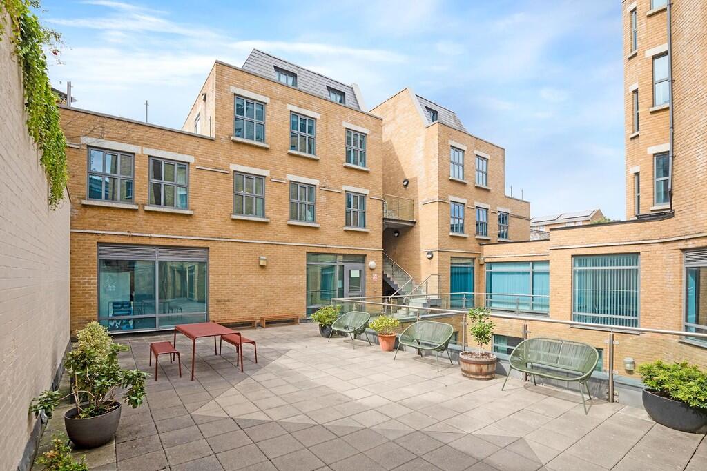 02-c75383904-GWL-...