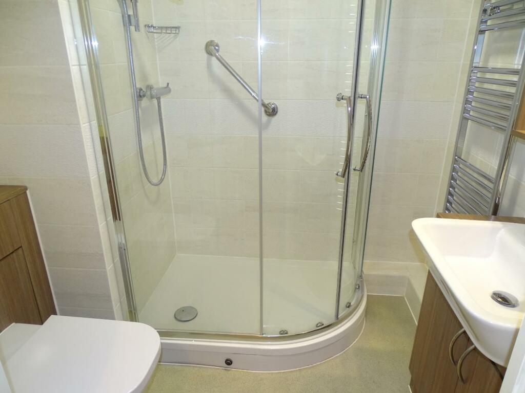 SHOWER ROOM