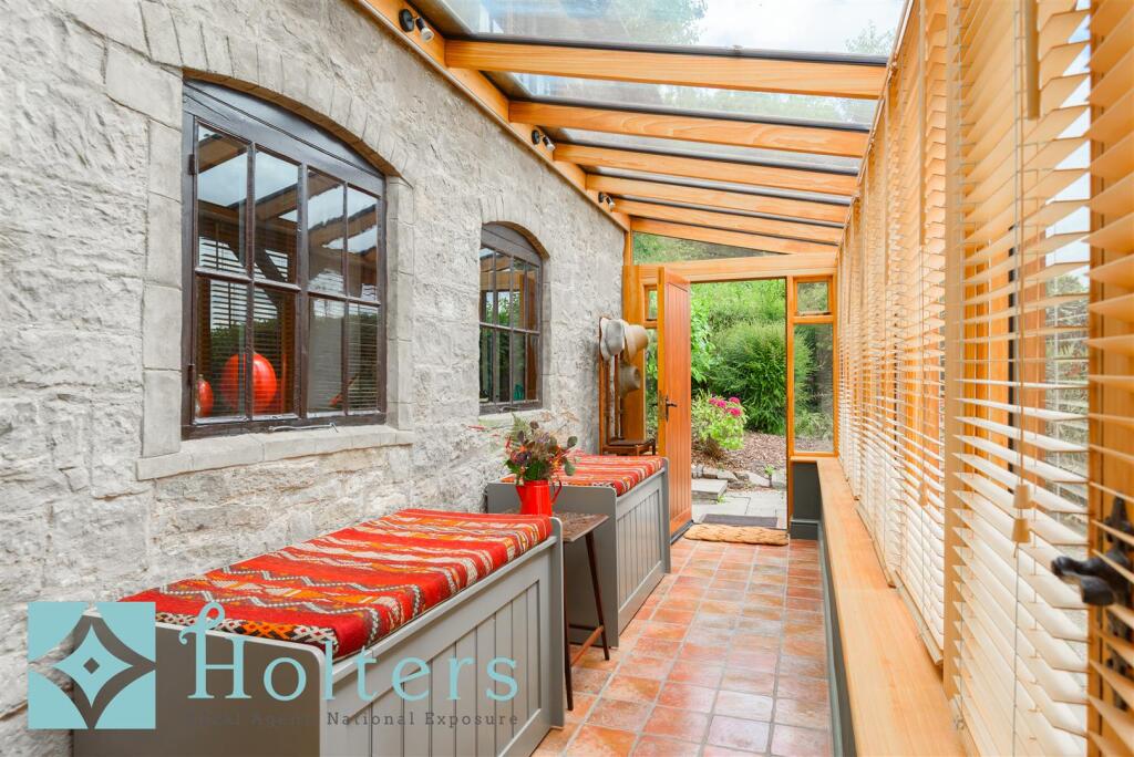 Charles's Cottage, Round Oak-23.jpg