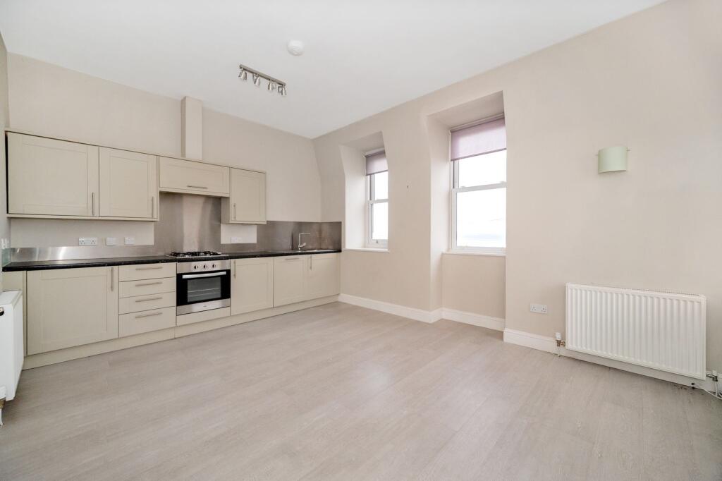 Lounge/Kitchen