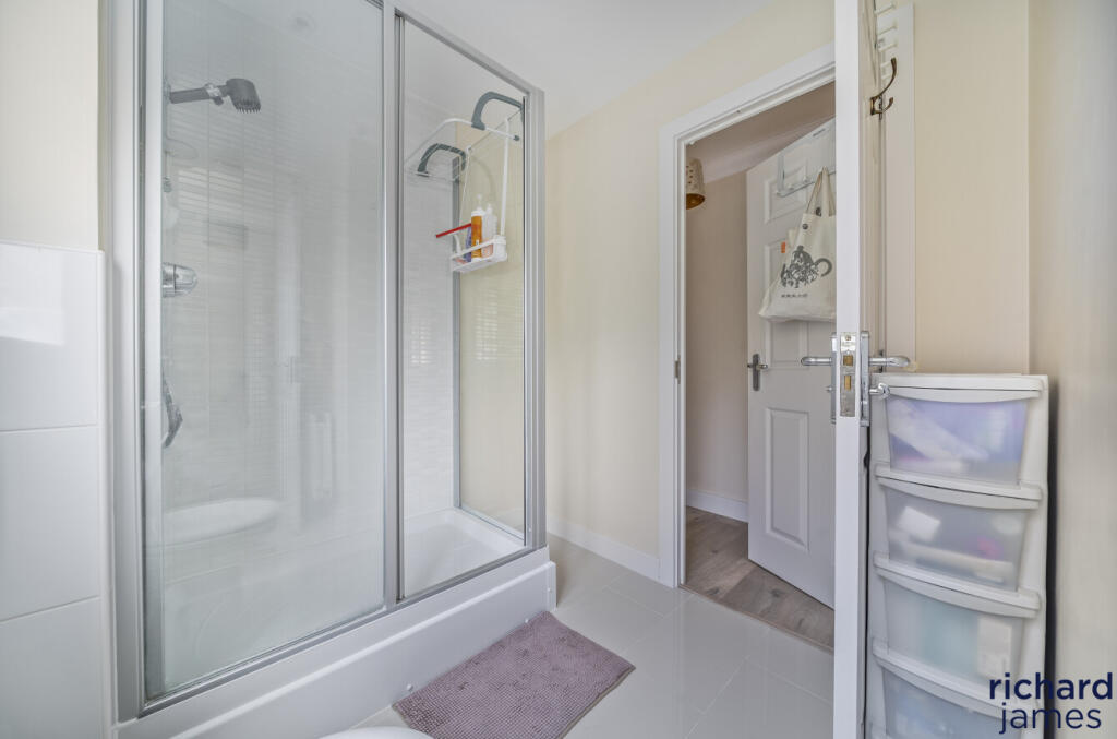 e382cc623b684733b2880839b1e94331