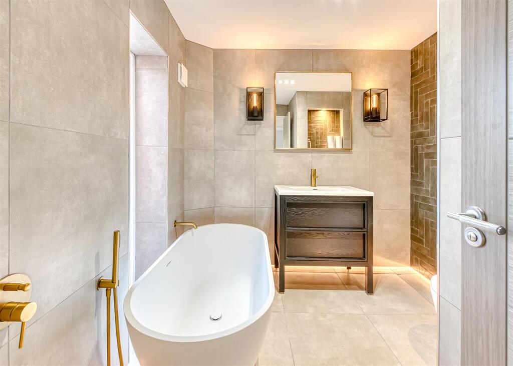 37 Deaconsfield-bath.jpg