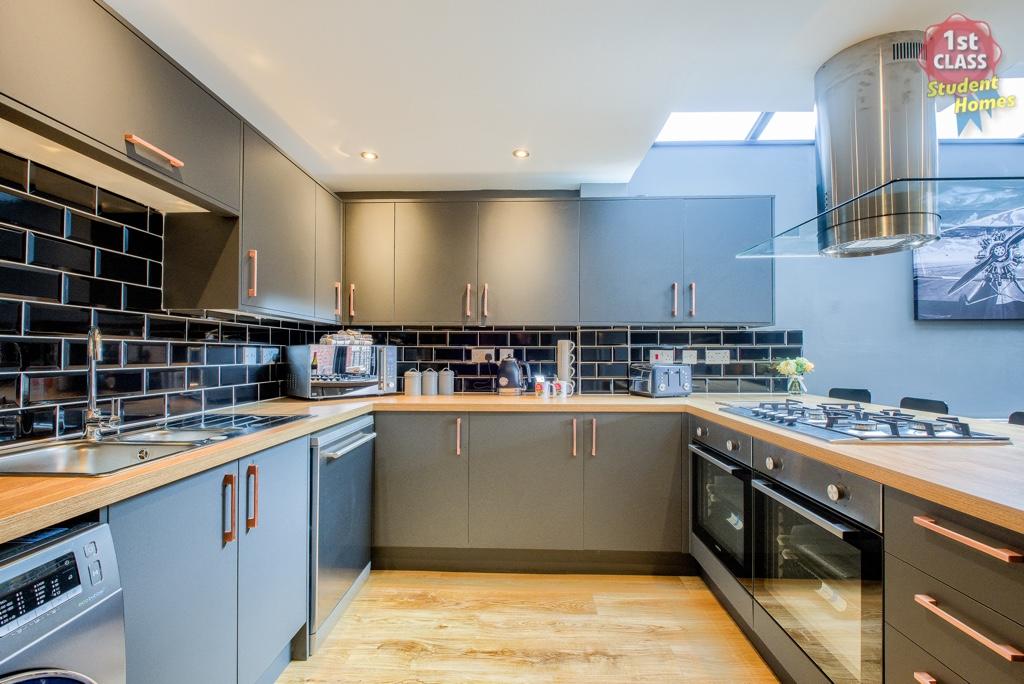 Kitchen/ Living Room