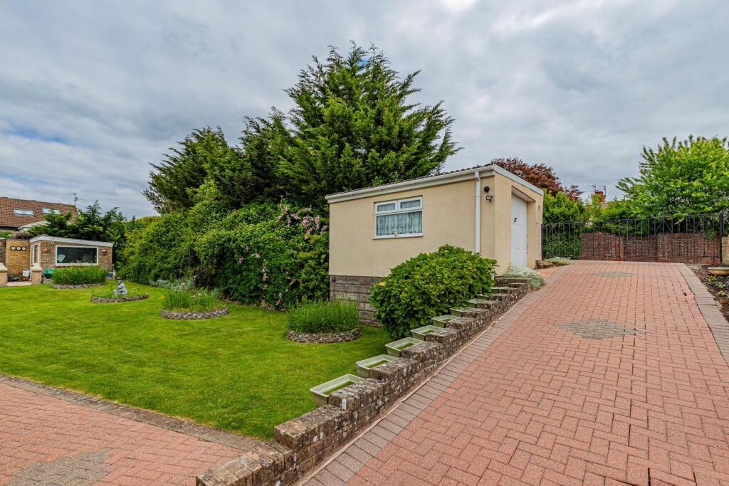 Wimbourne Crescent 14-3.jpg