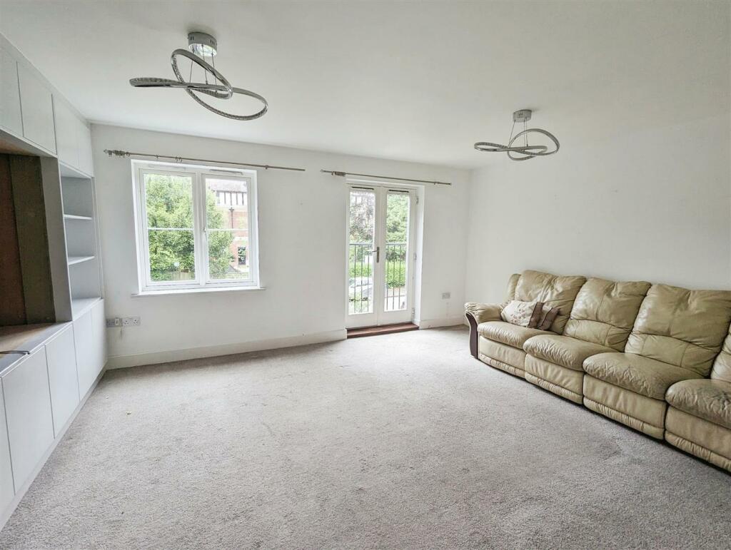 Lounge/Bedroom Six