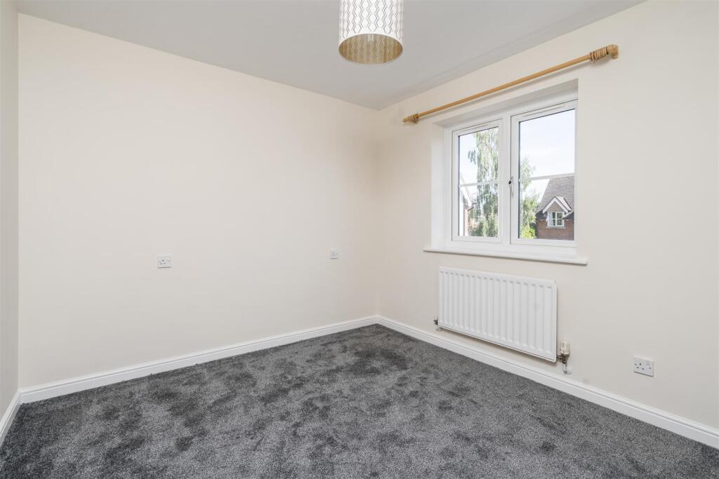 27 Shelfield Close, Hockley Heath_11.jpg