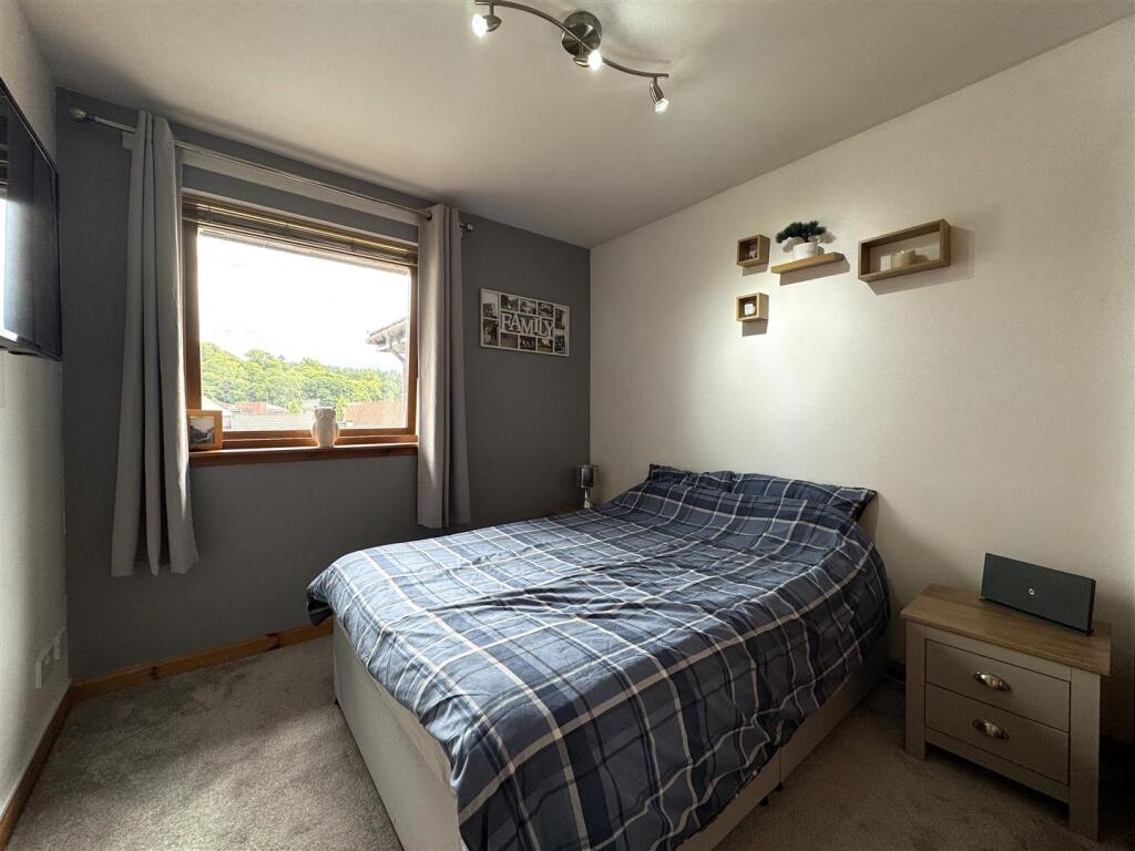 BEDROOM.JPG