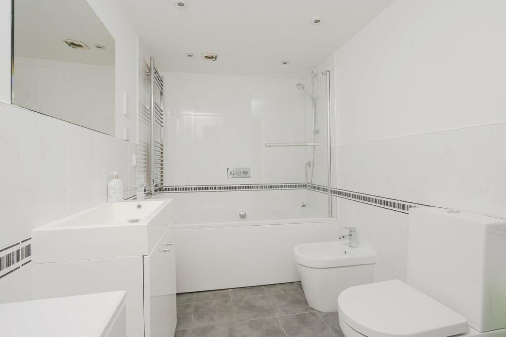Lower Ground Ensuite