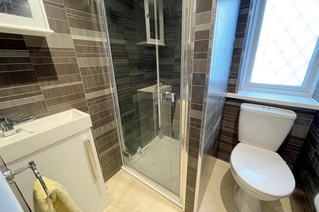 12- Shower Room