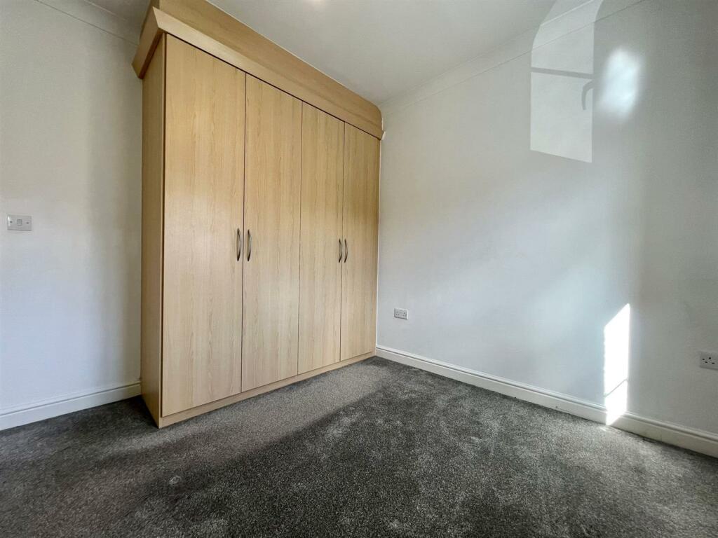 USE bedroom 1 (2).jpg