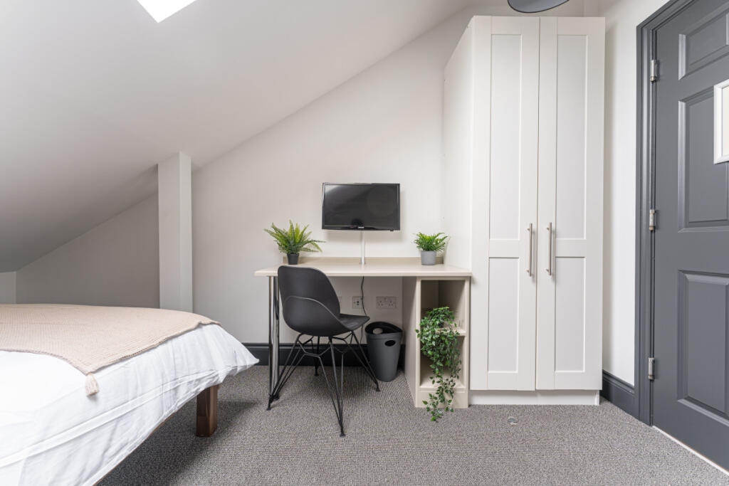 The Hosiery Factory Flat L Bedroom 12
