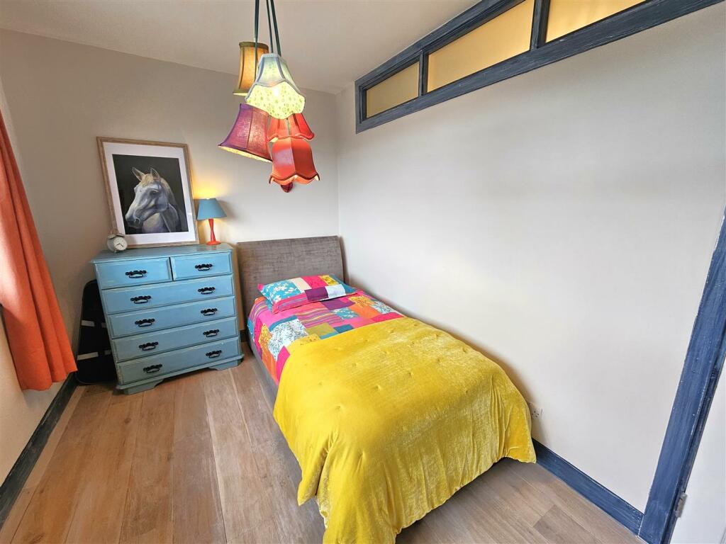 Bedroom 5.jpg