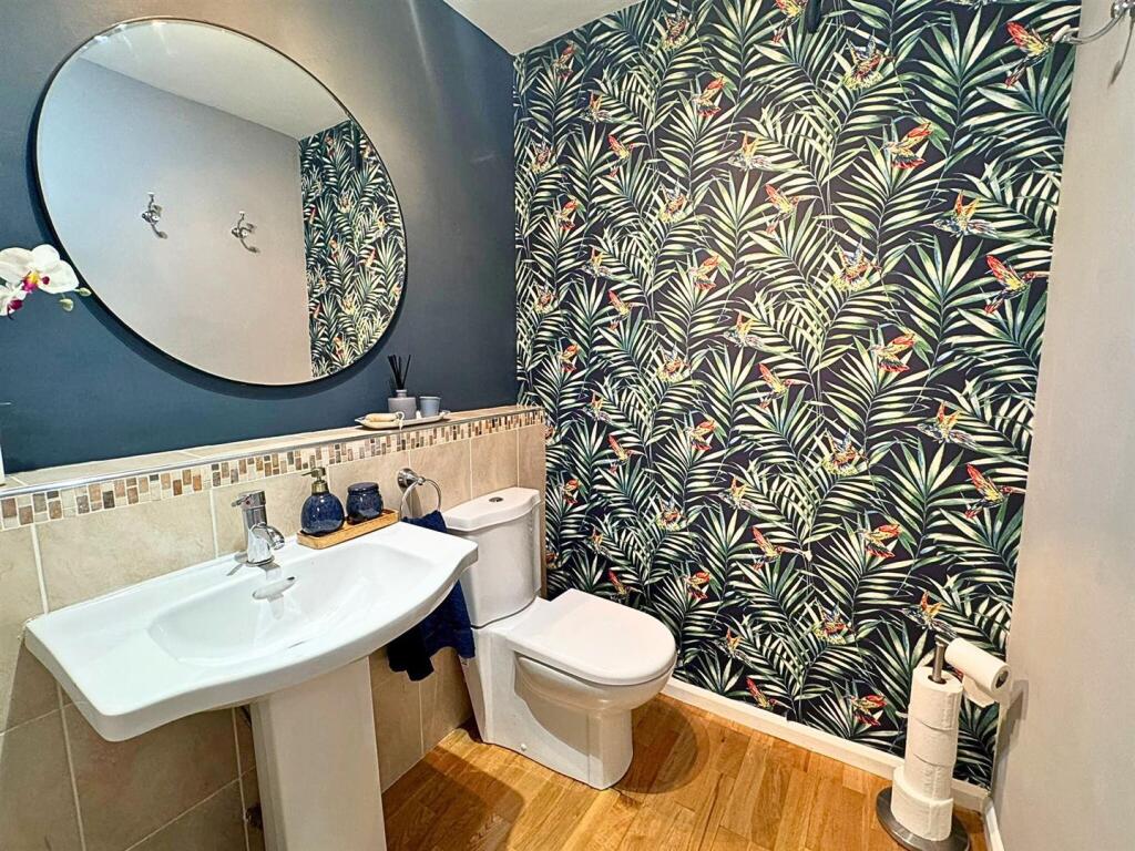 Cloakroom/WC