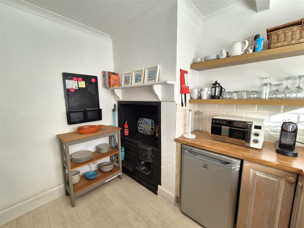 Kitchen (2).jpg