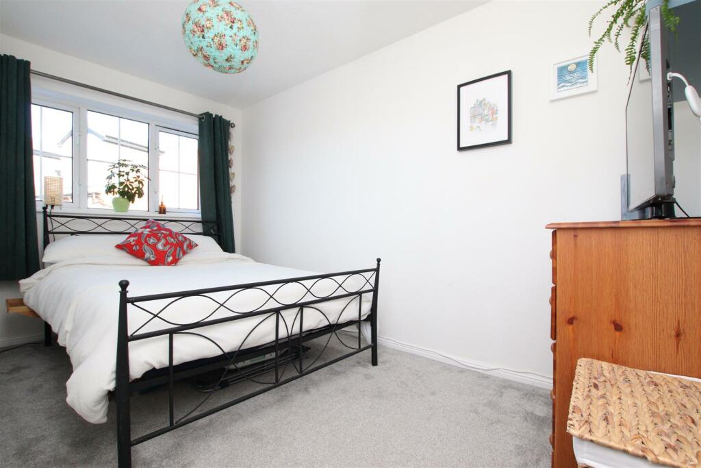 Bedroom 2.JPG