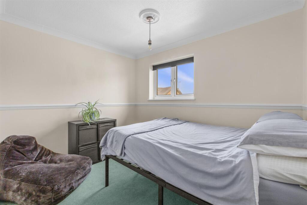 21 Jasmine Crescent, HP27 0AB-3.jpg