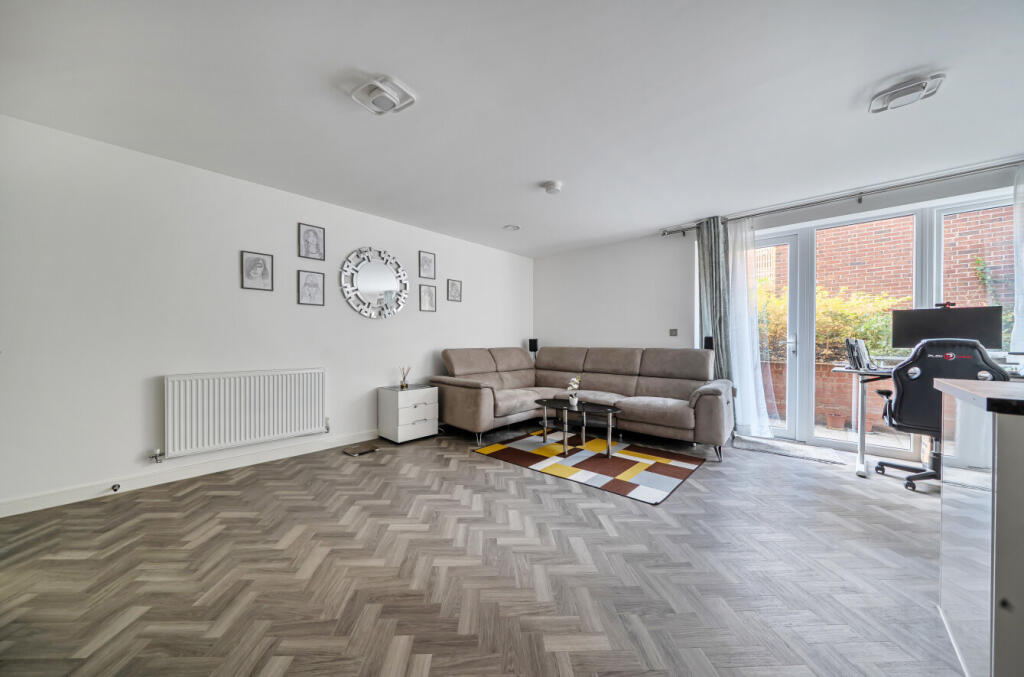 1376370-15-690a11...