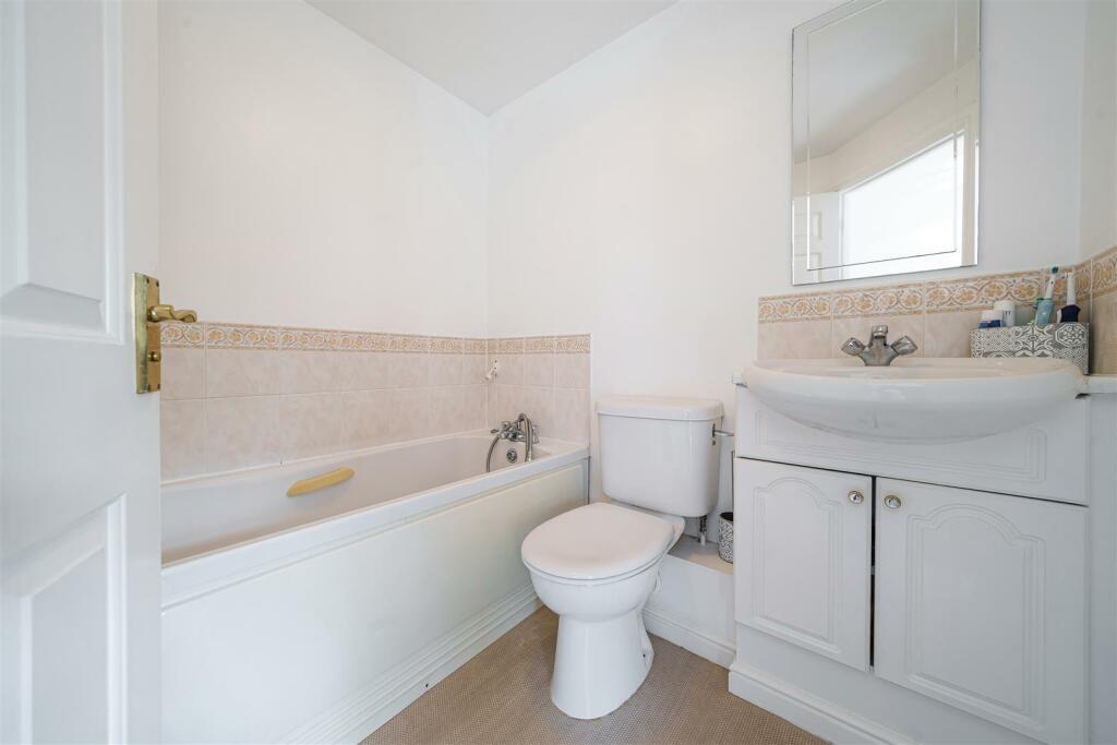 En Suite Bathroom.jpg