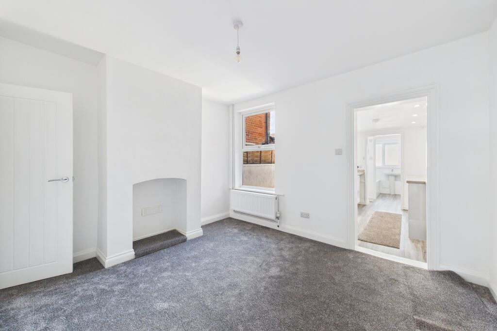 CAM05454G0-PR0036-STILL006