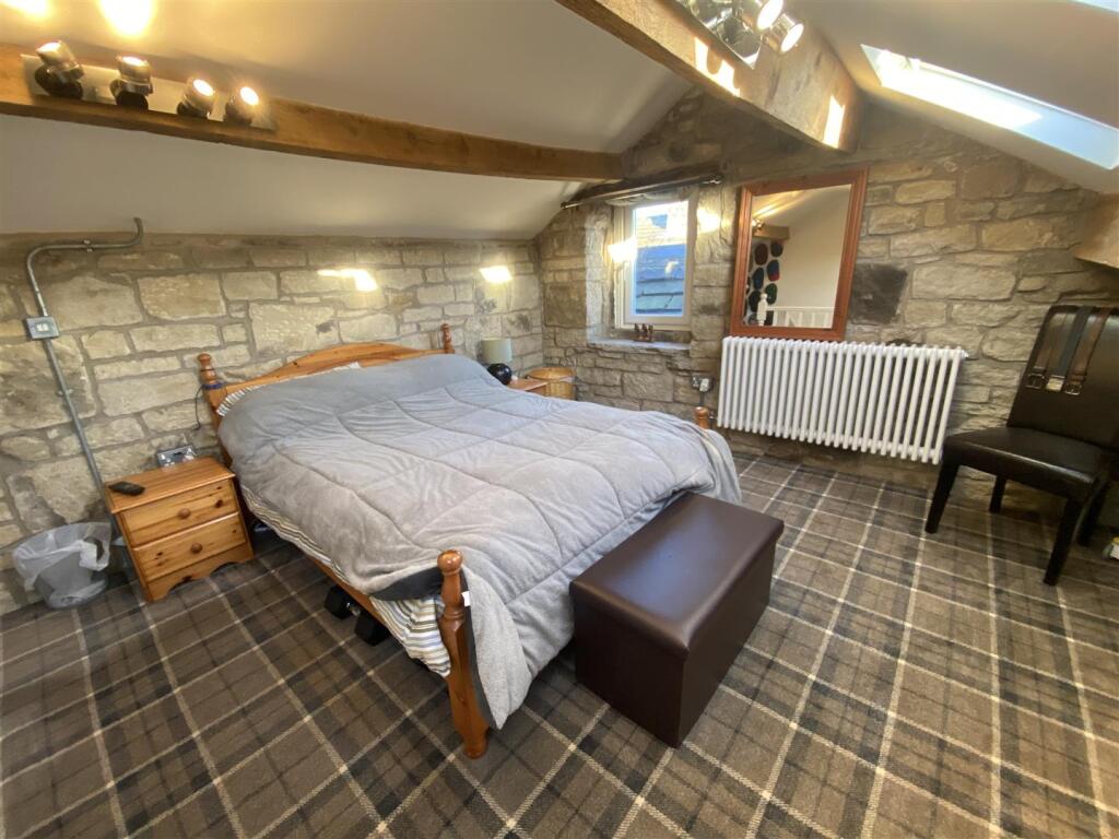 Bramleys Estate Agents - Squarefield - Scholes Moo