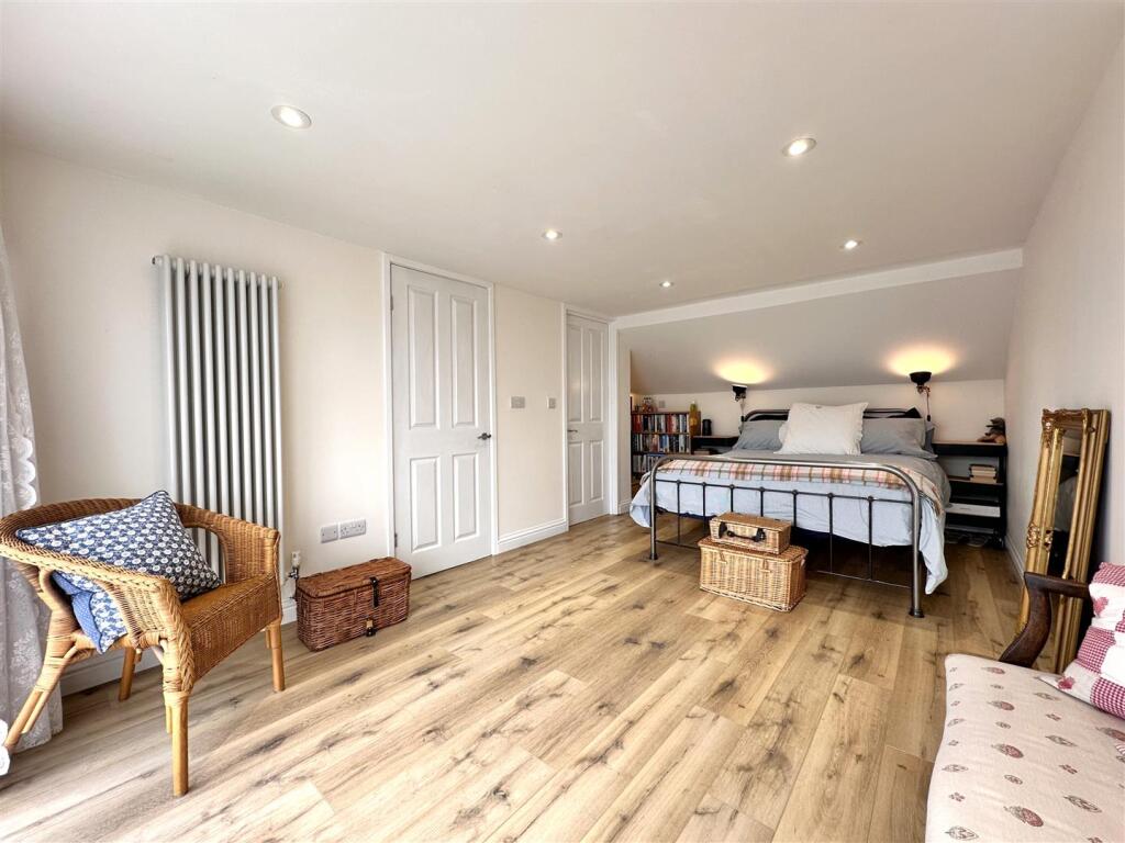 Master Bedroom 710