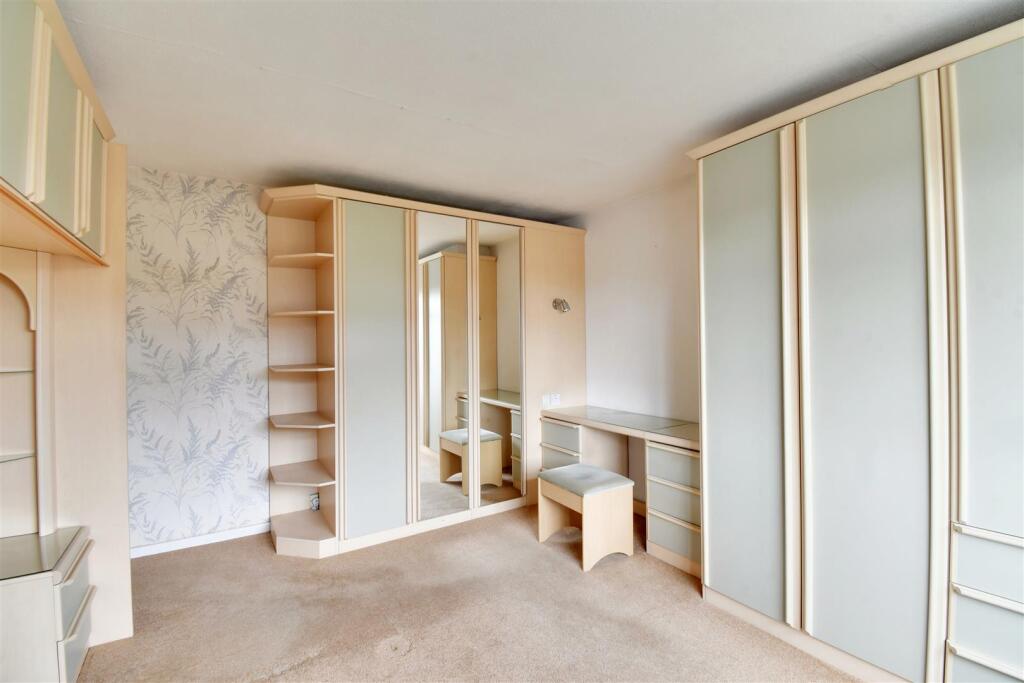 Bedroom 1_2.jpg