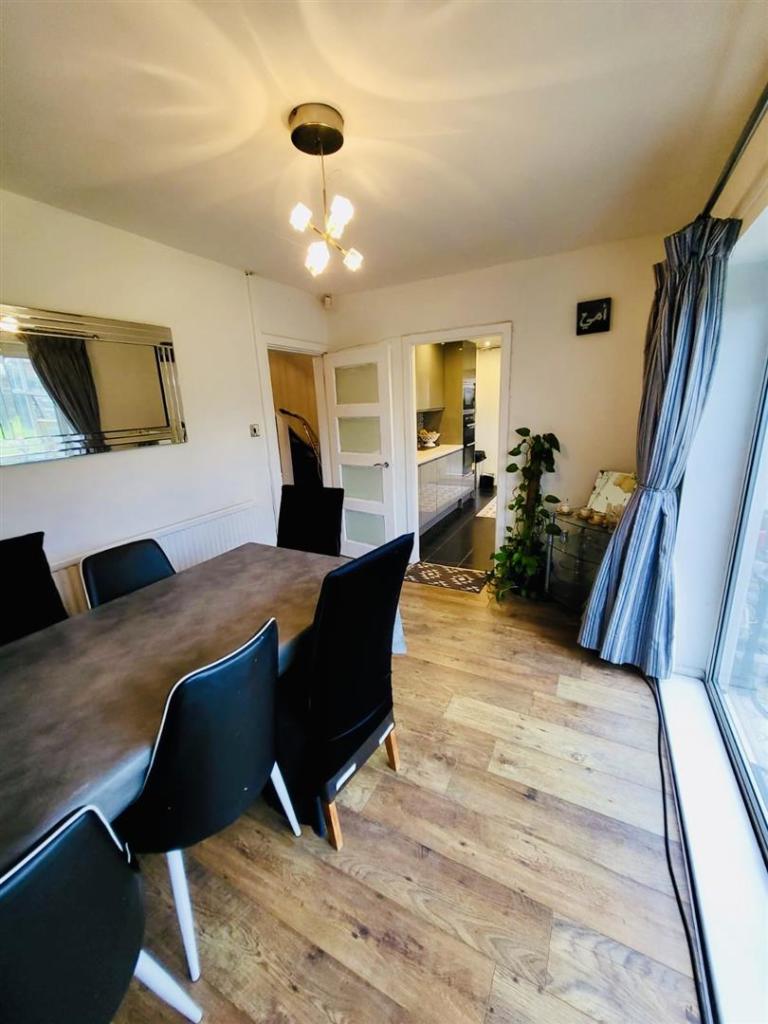 DINING/LOUNGE.jpg