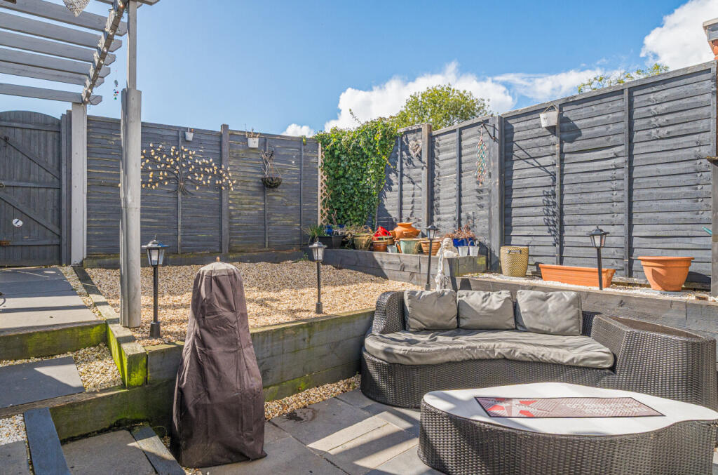 1353870-3-68c7e4f...