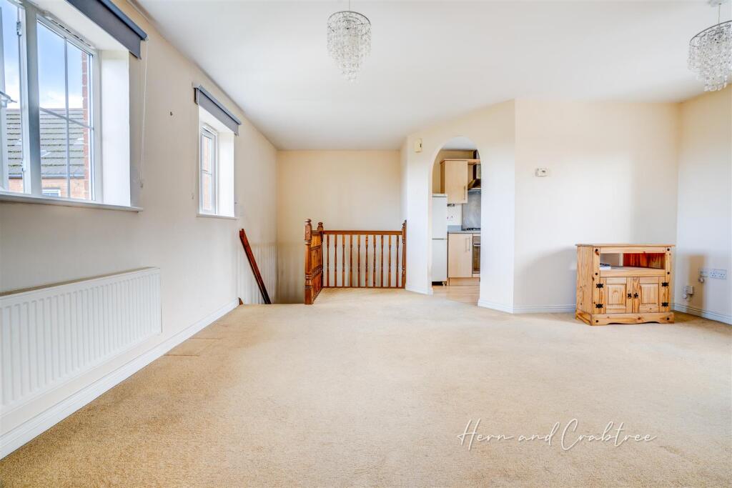 Threipland Drive, Heath, HernCrabtree Lettings (4)