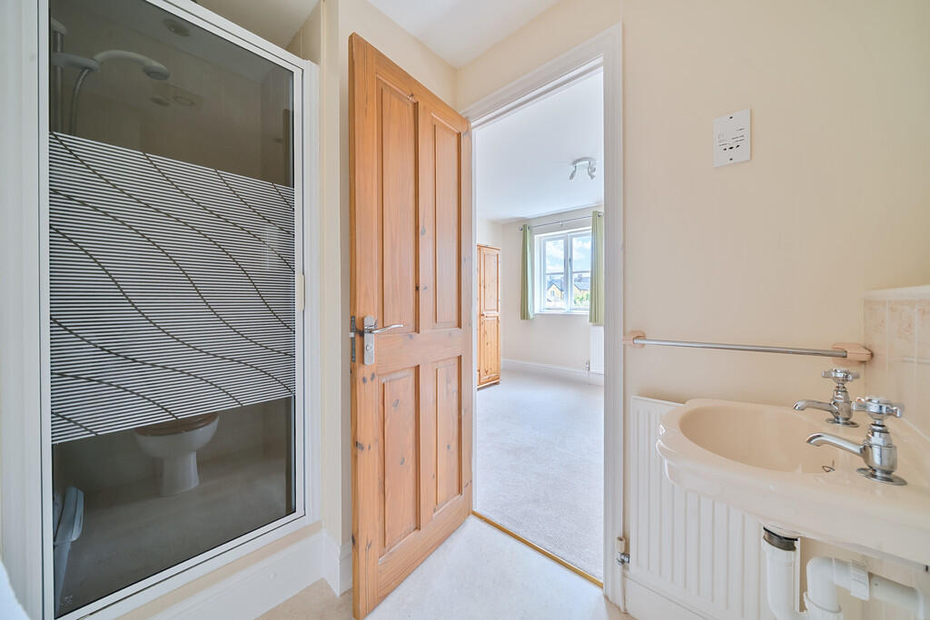 1301772-29-683883...