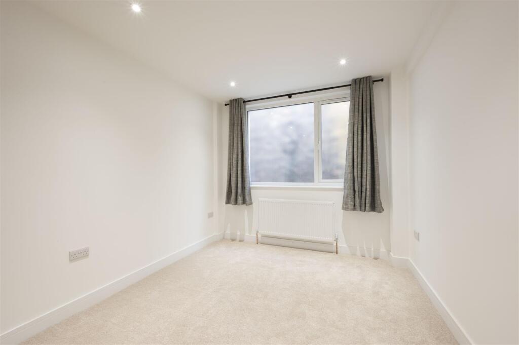 Flat 3, 80 Durham Road,8.jpg