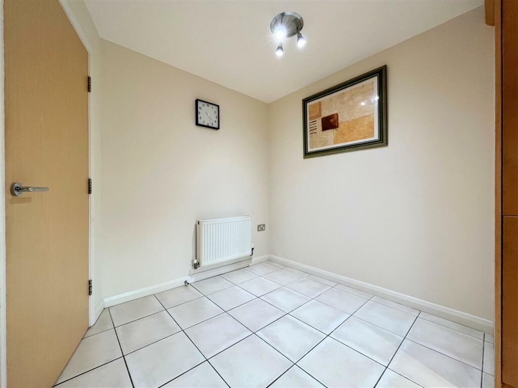 Kitchen Dining Area