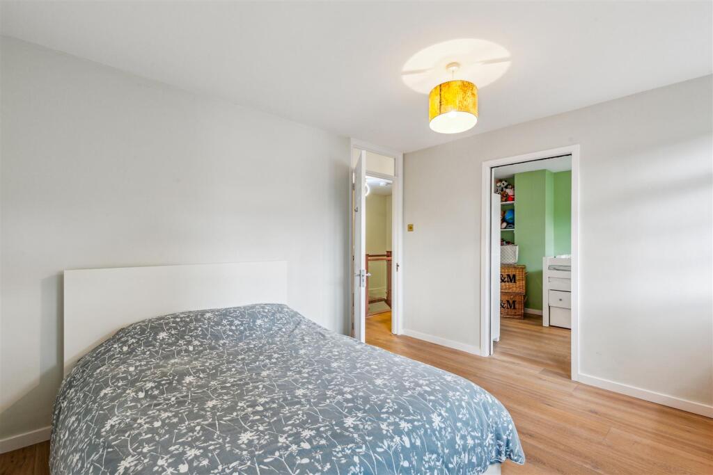 Cosmur Close, W12 - FOR SALE