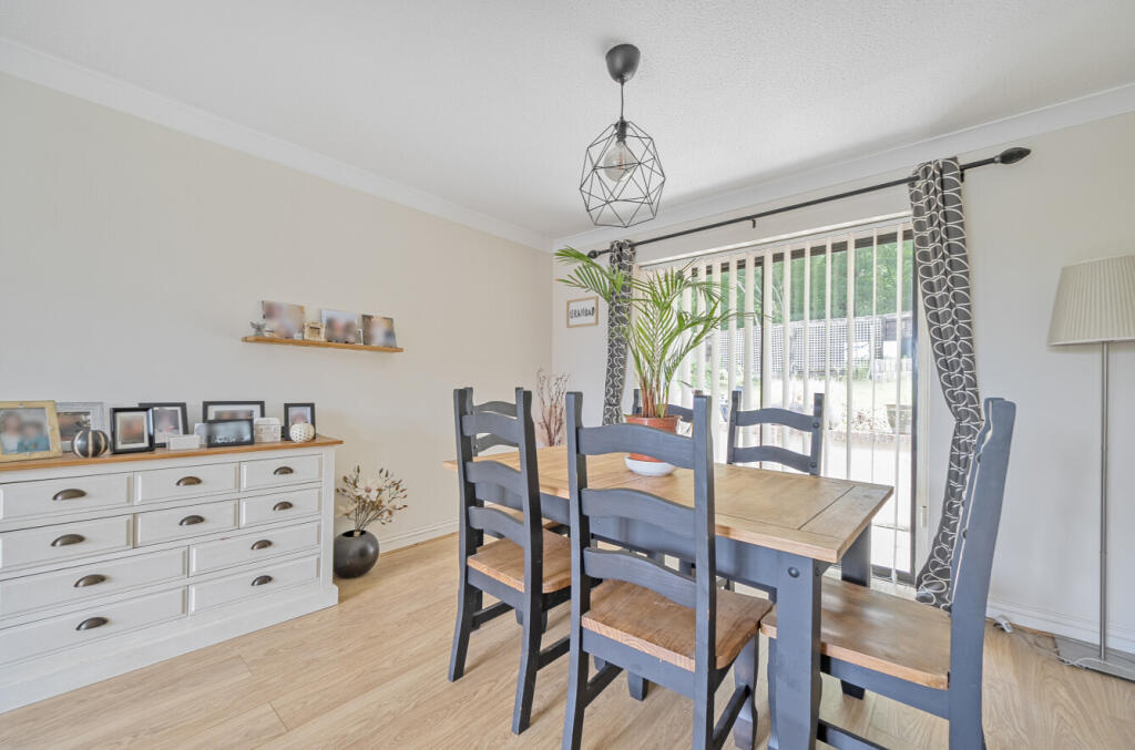 1301904-9-683f2ce...