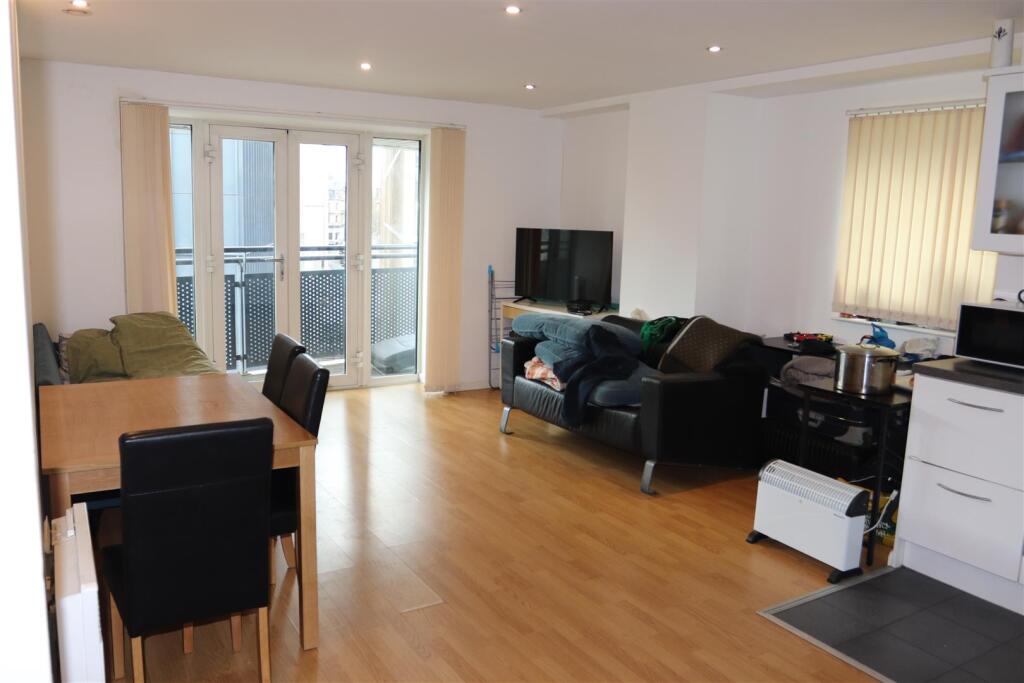 Lounge/Dining/Kitchen