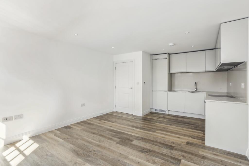 79031_9 Station H...