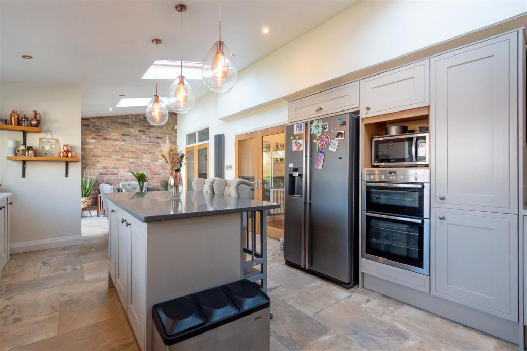 Open Plan Living &amp; Dining Kitchen Aspect 5.jpg