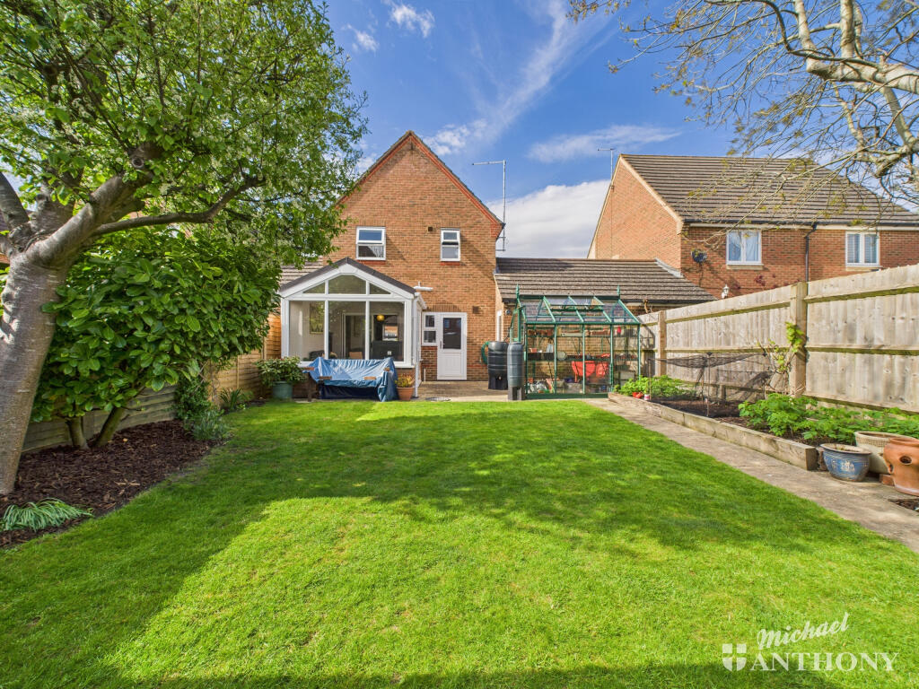 CAM03218G0-PR0615-STILL012