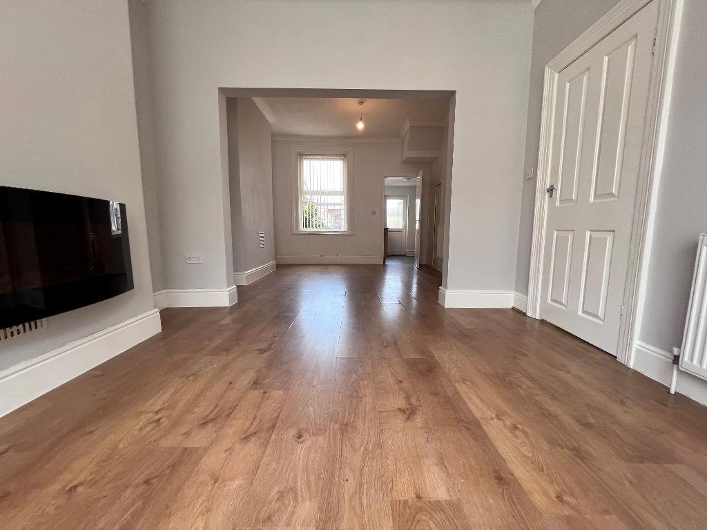 Lounge / Dining Area