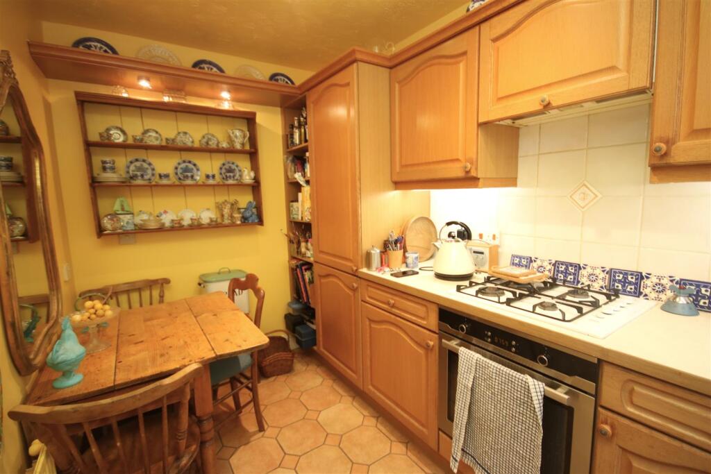 FITTED KITCHEN/DINER: PIC. 1